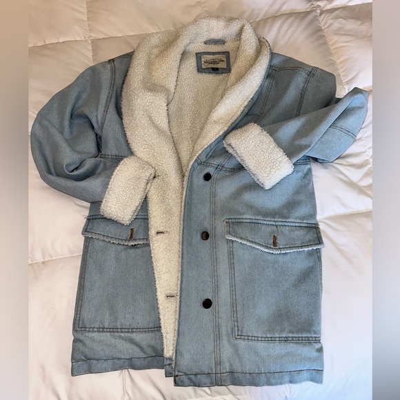 Ashley Vintage Charm Sherpa Lined Denim Jacket - Picture 3 of 8